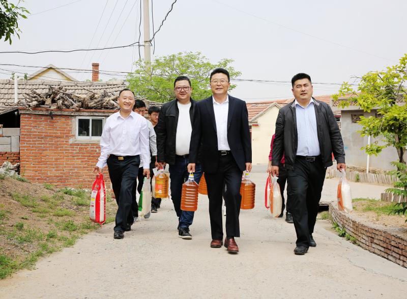 養(yǎng)老互助社里的免費(fèi)午餐